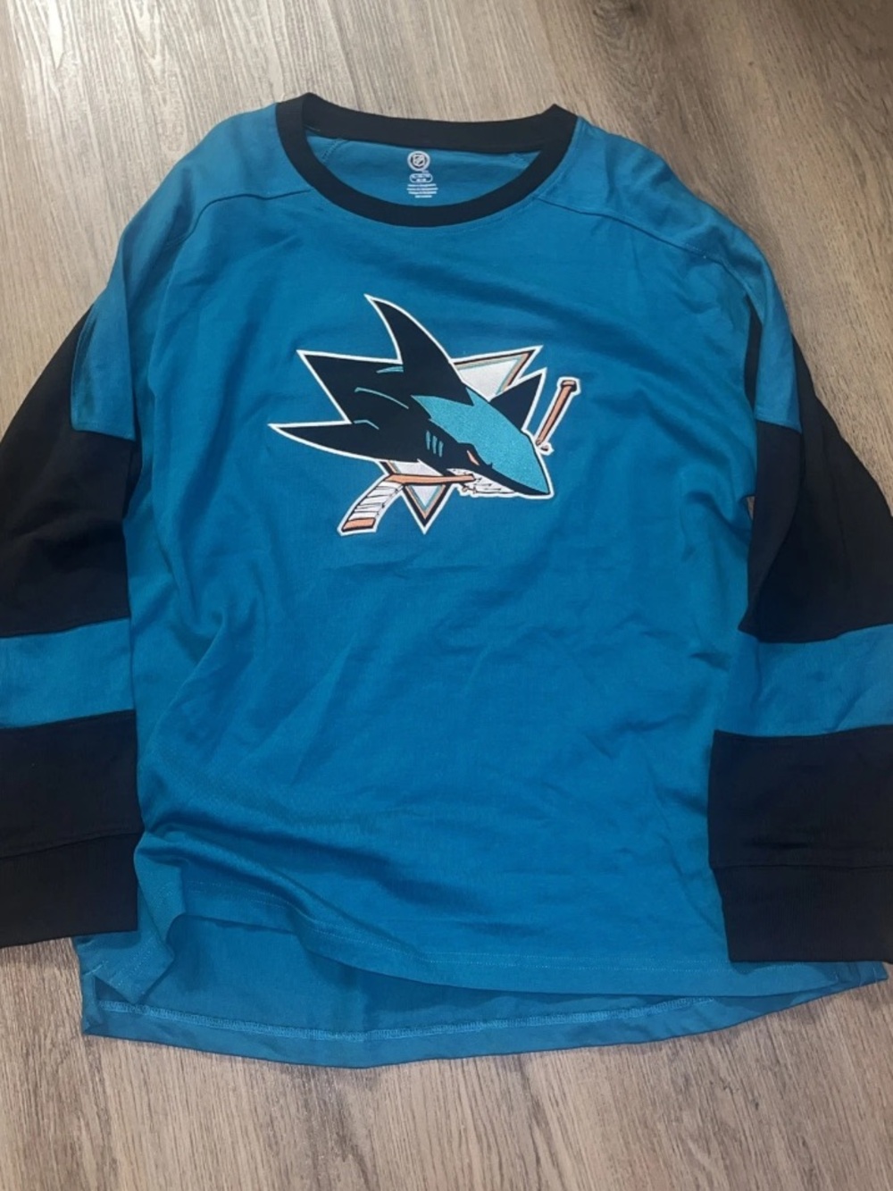 San Jose Sharks men’s teal & Black Long-Sleeve Hockey Shirt new with tags